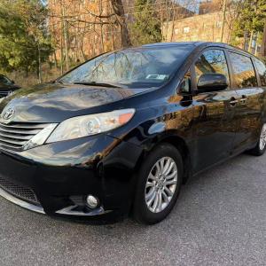 2013 TOYOTA SIENNA FWD MINIVAN XLE