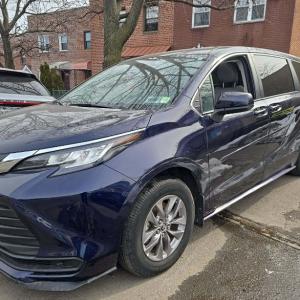 2023 Toyota Sienna LE AWD